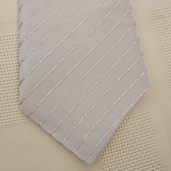 Vettorio Fratini Men's Sparkling Tie With Tie Pin White & Silver - Picture 16 of 16